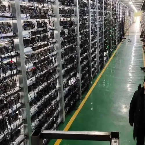 A modern mining farm powered by renewable energy with AI-driven energy management systems